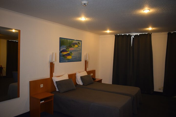 Room 15 of 40