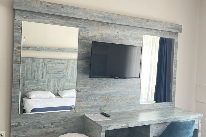 Room 3 of 25