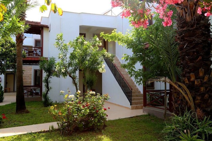 Hotel Exterior 34 of 39