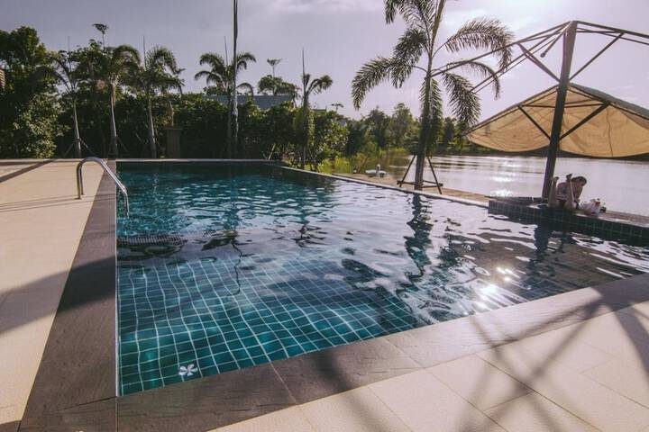 Pool 44 of 93