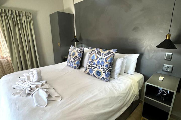 Room 102 of 275