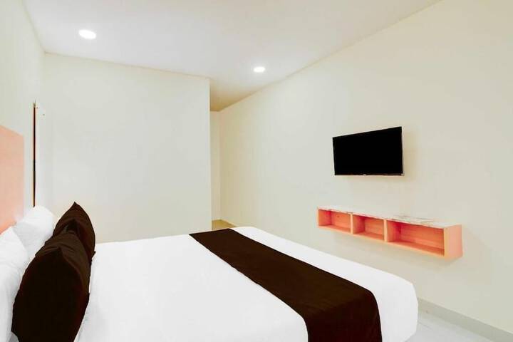 Room 5 of 9