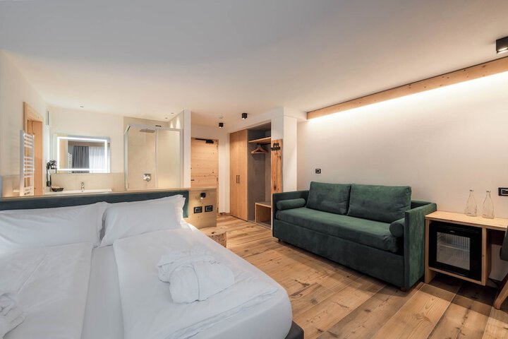 Room 17 of 49