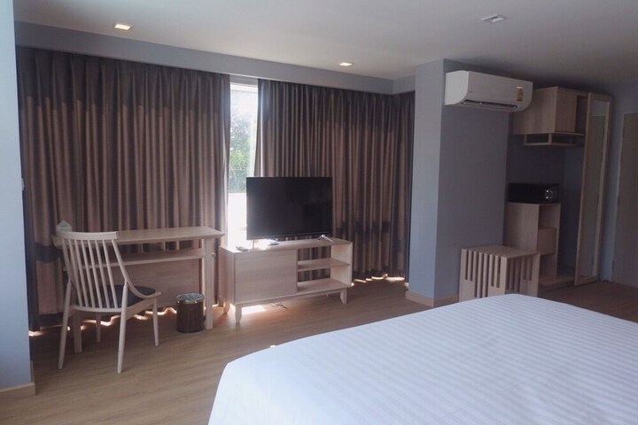 Room 2 of 27