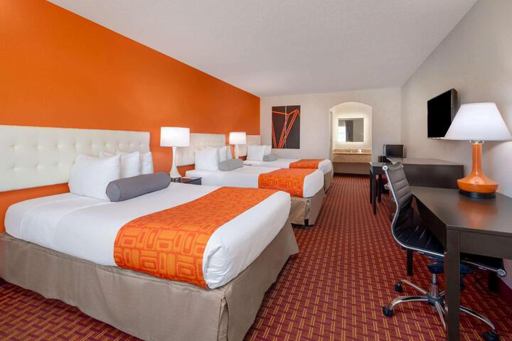 1 Queen Bed Mobility Accessible (6 of 12)