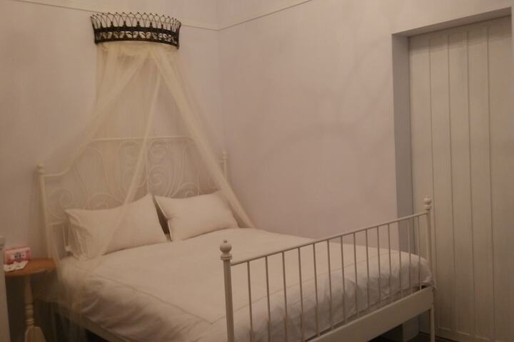 Room 8 of 23
