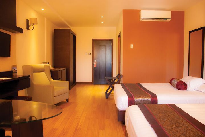 Room 8 of 87