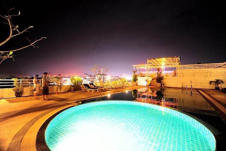 Hotel Pool