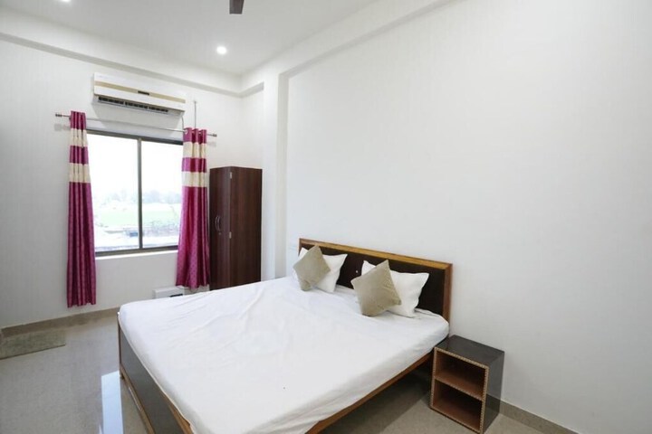Room 10 of 18