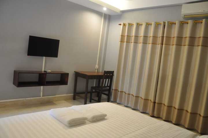 Room 2 of 47