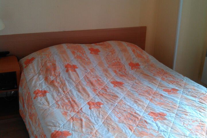 Room 4 of 16