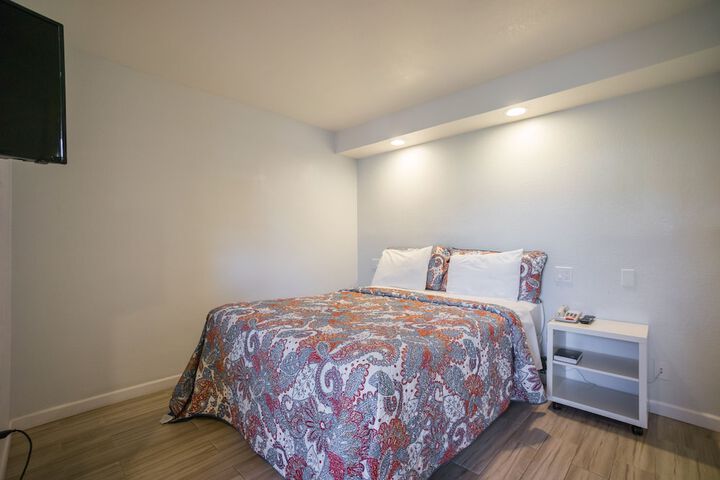 Room 4 of 43
