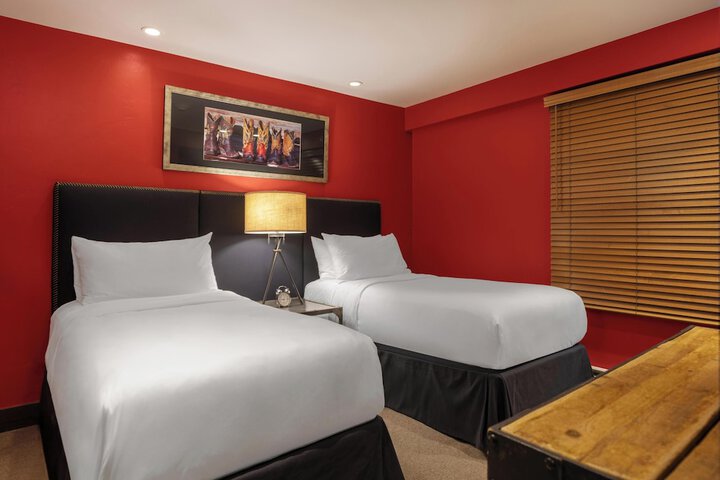 Room 62 of 176