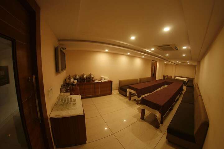 Ballroom/Hall 17 of 21