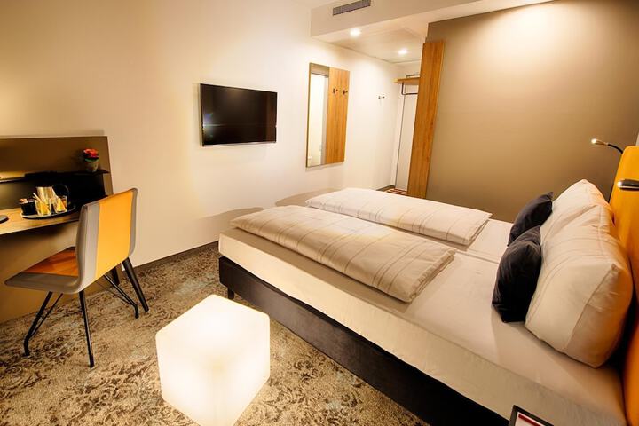 Room 15 of 52