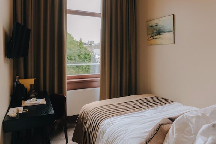 Room 25 of 49