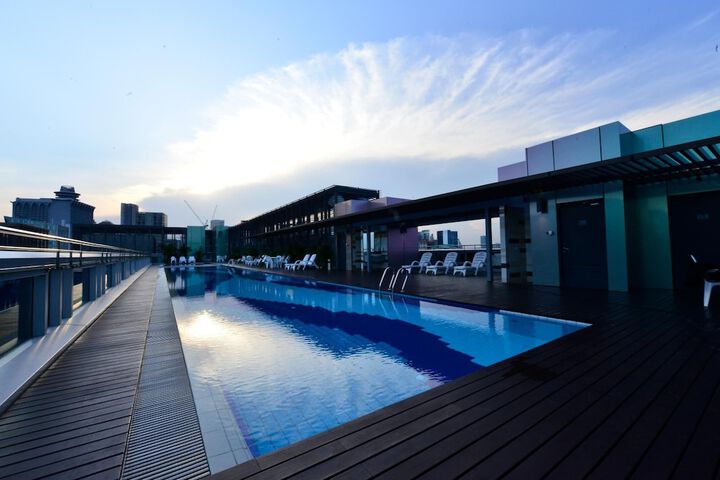 Hotel Pool