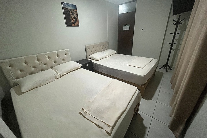 Room 13 of 18
