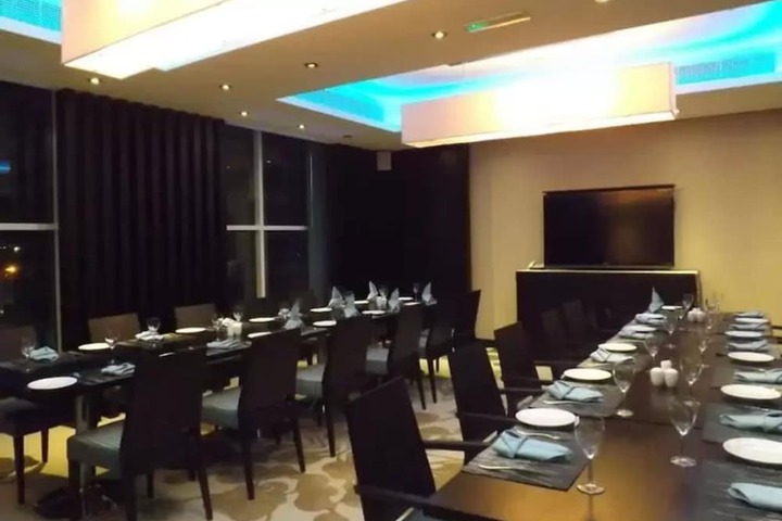 Business Center 42 of 44
