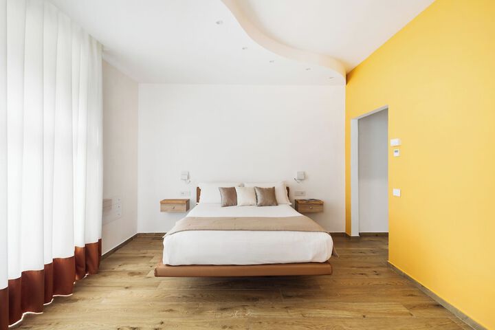 Room 16 of 77