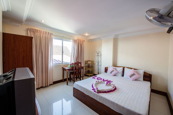 Room 15 of 37