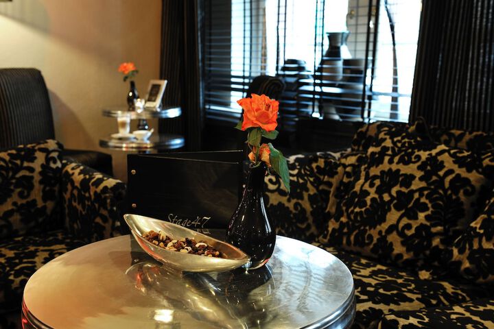 Lounge 72 of 80