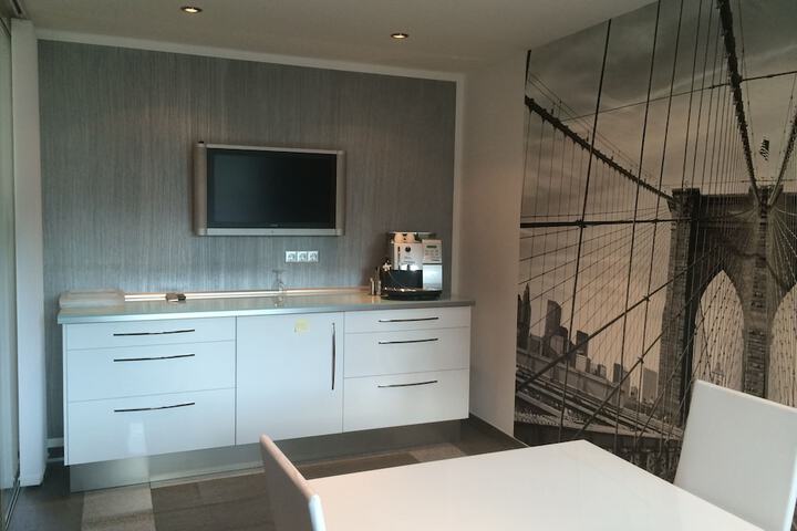 Room 2 of 20