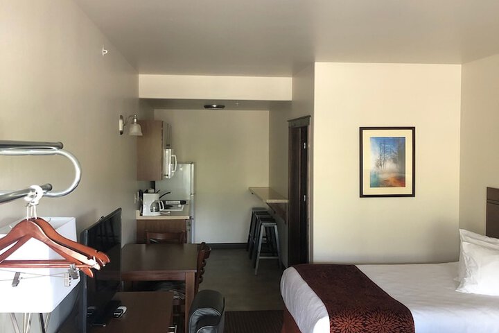 Room 4 of 32