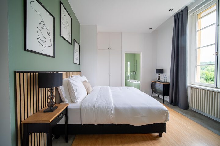 Room 8 of 34