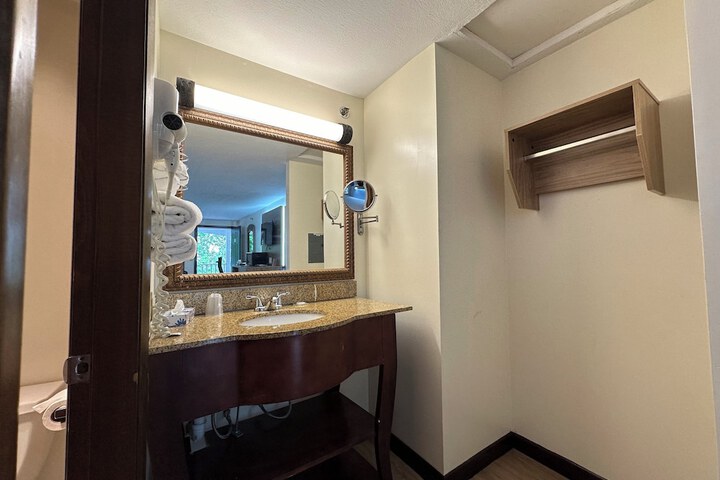 Standard Double Room 2 Queen Beds (12 of 12)