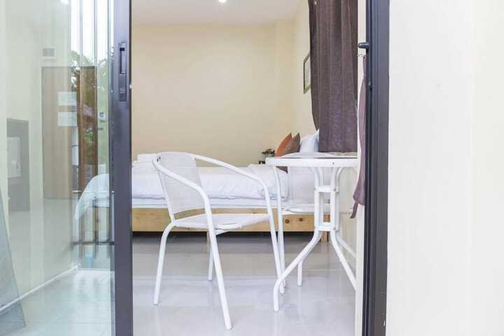 Room 9 of 14