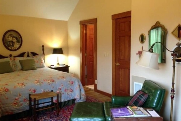 Room 4 of 20