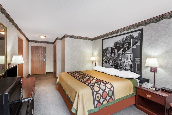 1 King Bed (5 of 16)