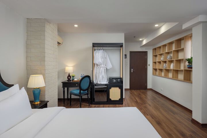 Room 9 of 27
