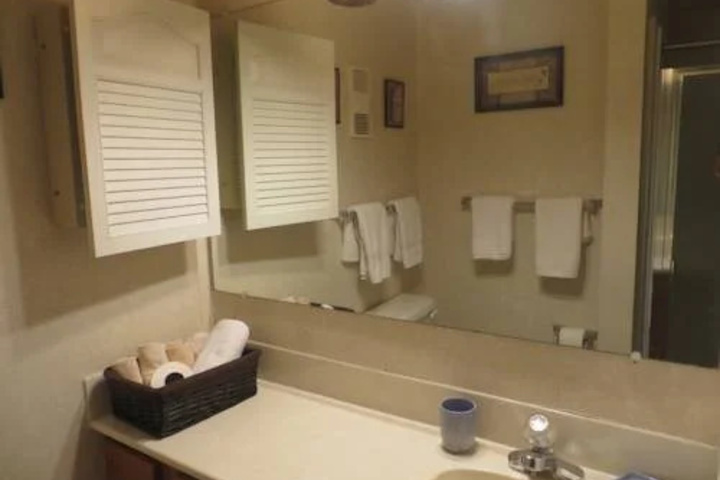Room 5 of 16