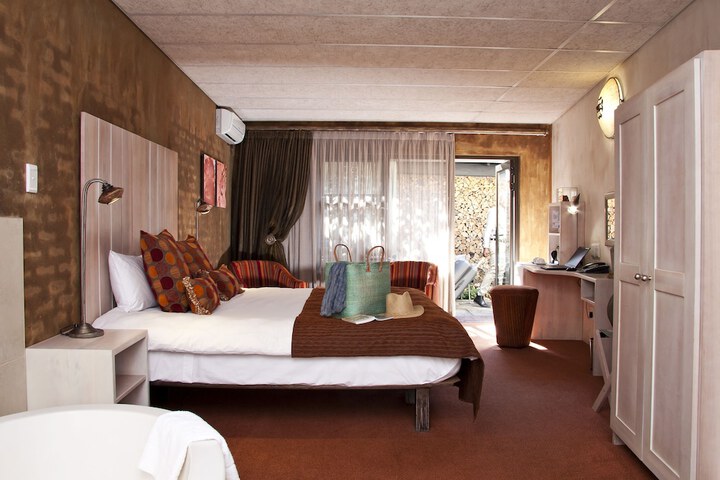 Room 6 of 76