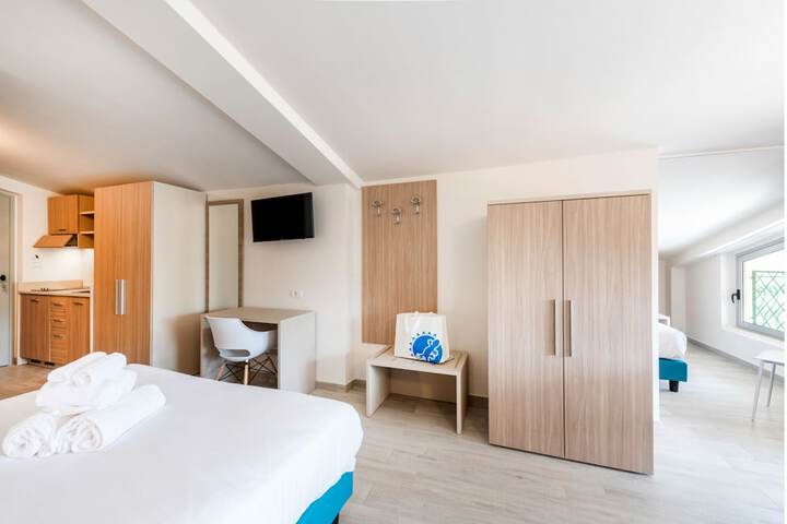 Room 21 of 136