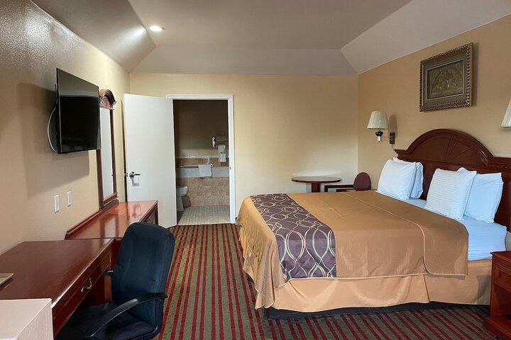 Room 4 of 11