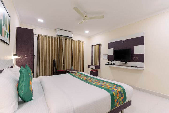 Room 15 of 48
