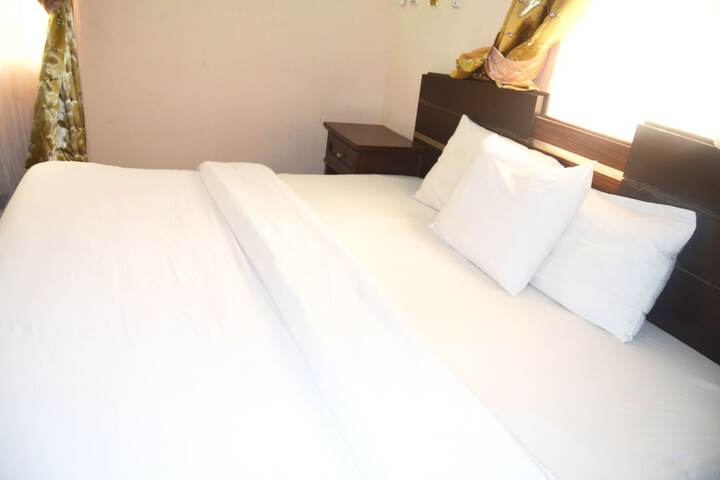 Room 4 of 28