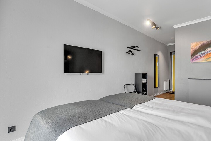 Room 16 of 35