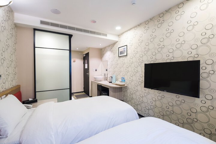Room 13 of 17