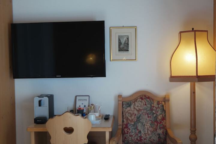 Room 27 of 65