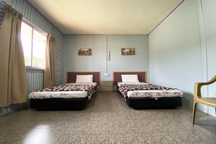 Room 5 of 9