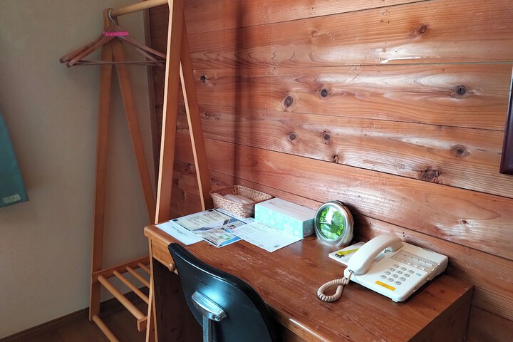 Room 8 of 12