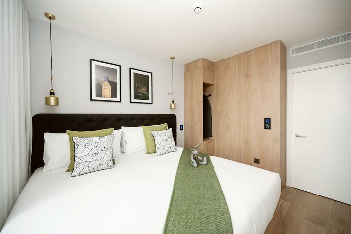 Room 25 of 82