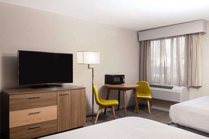 2 Queen Beds Microwave and Refrigerator WiFi (12 of 26)