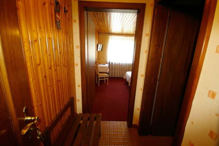 Room 11 of 42