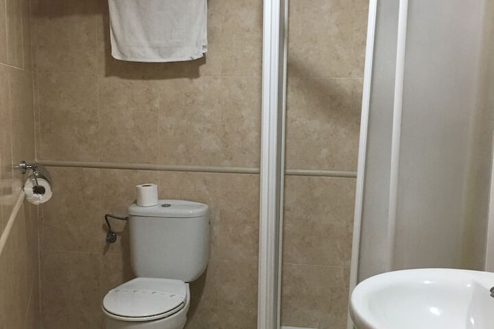 Room 17 of 27