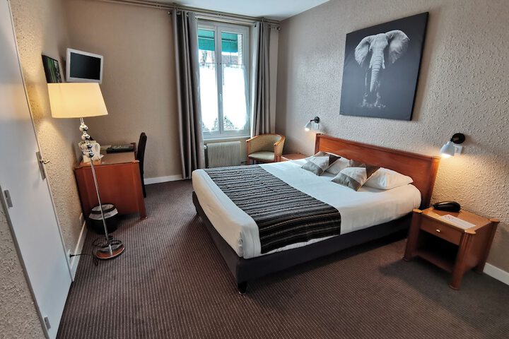 Room 6 of 62